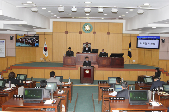 제239회(임시회)제2차 본회의에서 자치행정위원회 안건 심사결과 보고