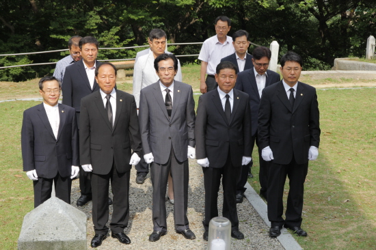 충혼탑 참배
