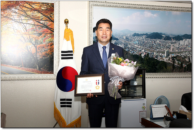정읍시의회 이상길의원 지방의정 봉사상 수상