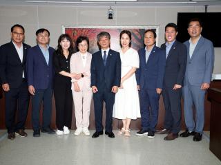 의회전반기 자치행정위원회 기념사진