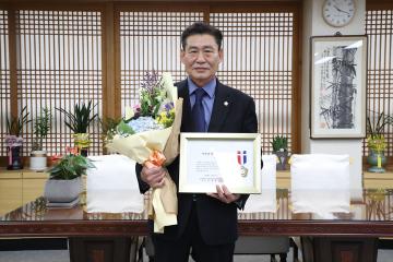 정읍시의회 고경윤의원 지방의정 봉사상 수상