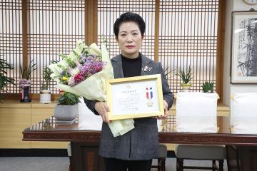 정읍시의회 황혜숙의원 지방의정 봉사상 수상