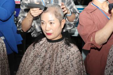 정읍시의회 황혜숙부의장 새만금 예산 삭감 반대 삭발 투쟁