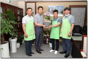 정읍시의회 이상길부의장 아름다운가게 화분기증